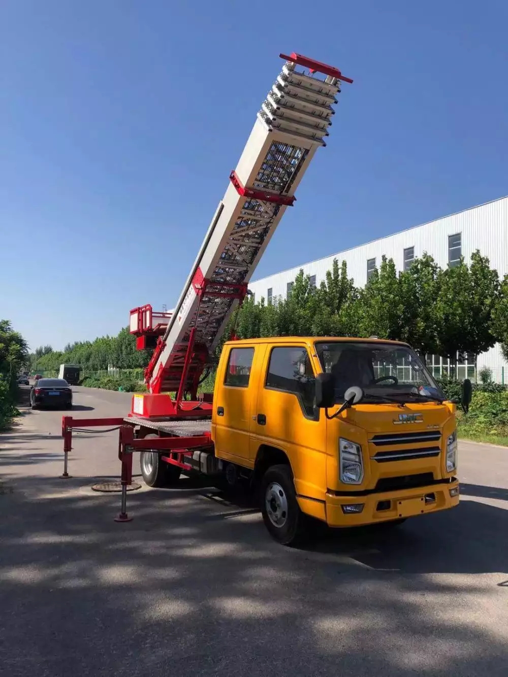 宜丰县附近的云梯车出租服务：轻松解决高空作业需求